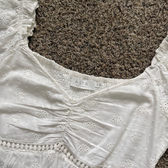 NWOT [Size: M] ASTR the Label Amoura Eyelet Blouse - Picture 4 of 4